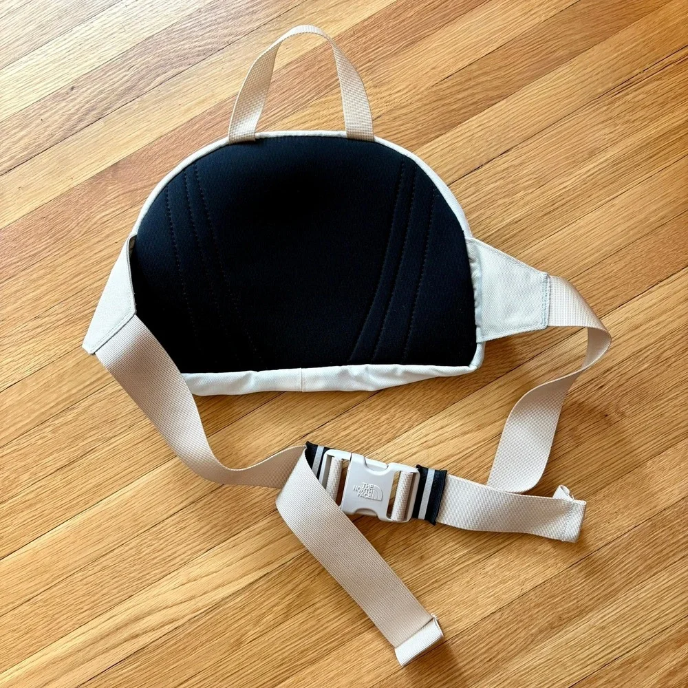 The North Face Roo II Lumbar Pack White Tan Crossbody Waist Bag Hiking Gorpcore